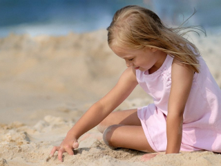 Girl on the beach Ringwood Family Photography